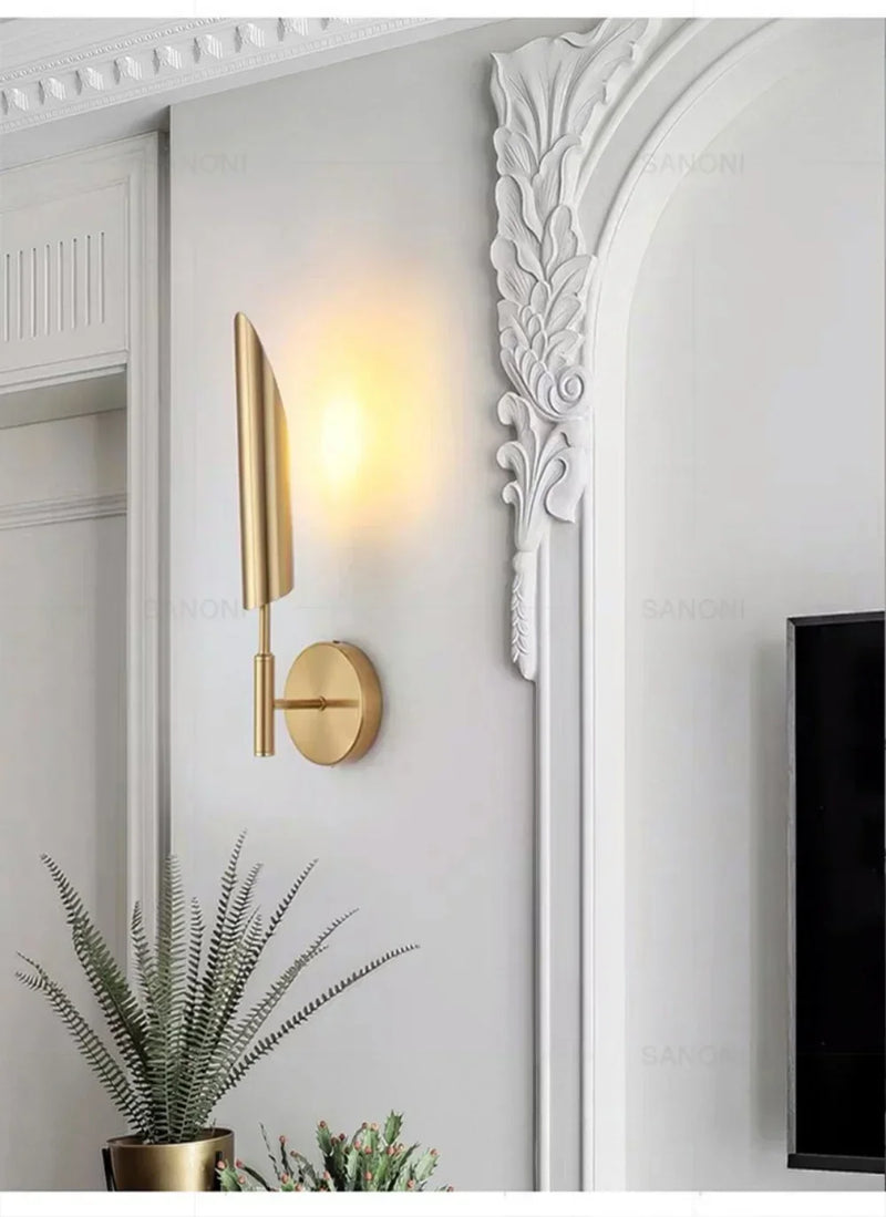 LustraVogue Aura – Moderne Luxus-Wandleuchte mit Glas-Schirm