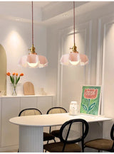 Nordic Bloom Glass Pendant – Minimalistische Glas-Hängeleuchte im Creme-Blumenstil