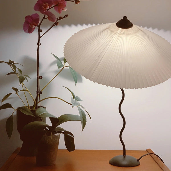 Kunstvolle Squiggle Tischlampe-Leuchtezauber