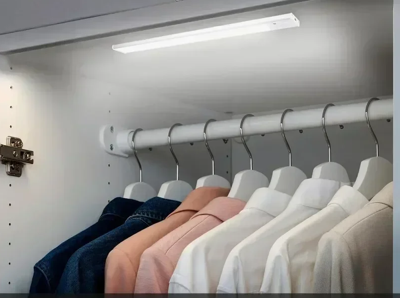 LumiTrack – Kabelloses LED Nachtlicht mit Bewegungssensor & USB-Aufladung-Leuchtezauber