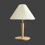 Vintage Plissee-Tischlampe aus Holz-Leuchtezauber