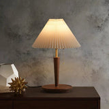 Vintage Plissee-Tischlampe aus Holz-Leuchtezauber