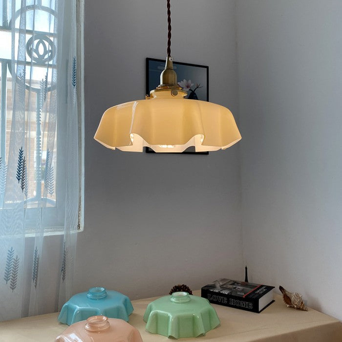 Hängelampe im Retro-Stil, Glasblume, cremefarben-Leuchtezauber