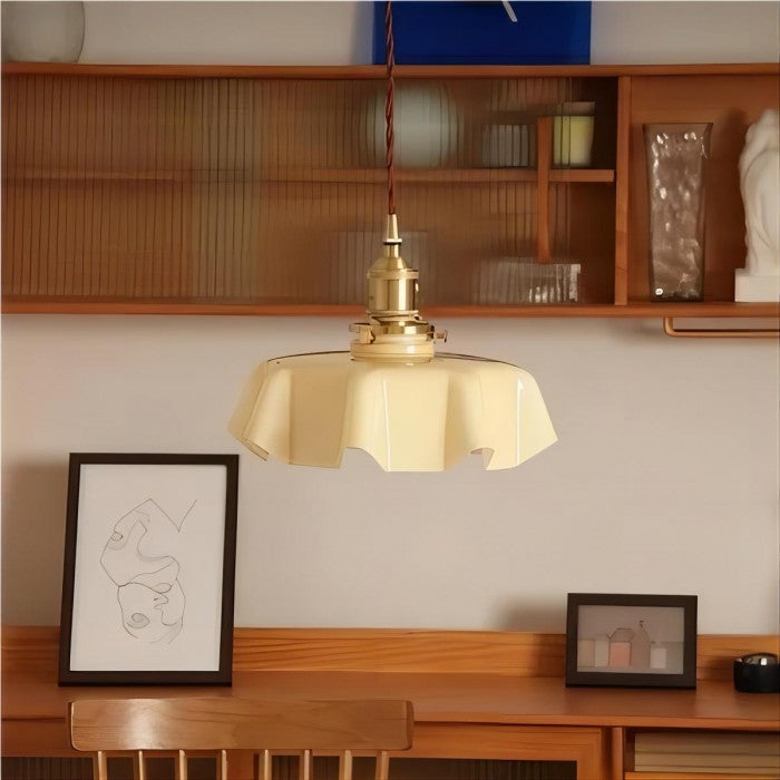 Hängelampe im Retro-Stil, Glasblume, cremefarben-Leuchtezauber